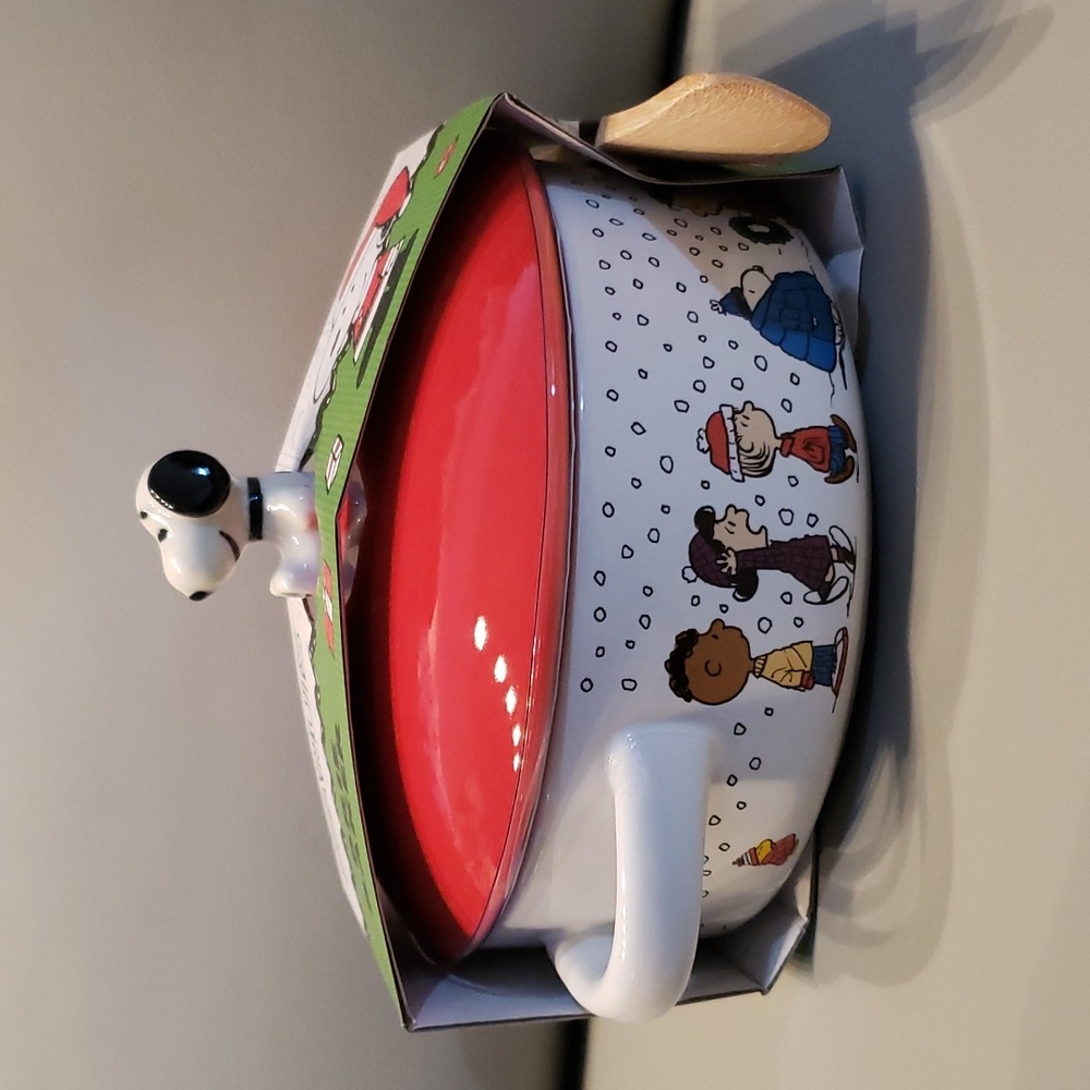 Peanuts Snoopy and friends Brie Baker and wooden Cheese Knife set NWT